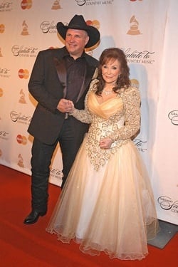 Loretta Lynn 10-12-10 Loretta & Garth #1 4x6