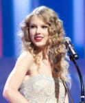 Kingsley Hosts Swift’s New Album Premiere