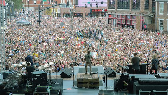 Keith Urban performs for fans in Nashville on May 9, 2016. Photo: Andy Snyder 